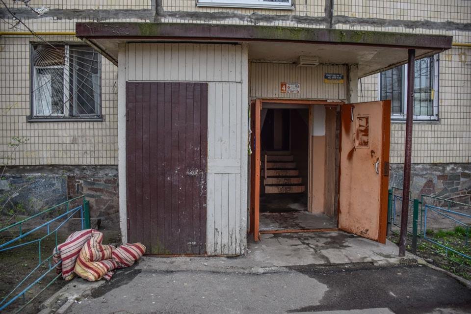 На 4 этаже "хрущевки" загорелась квартира На 4 этаже "хрущевки" загорелась квартира