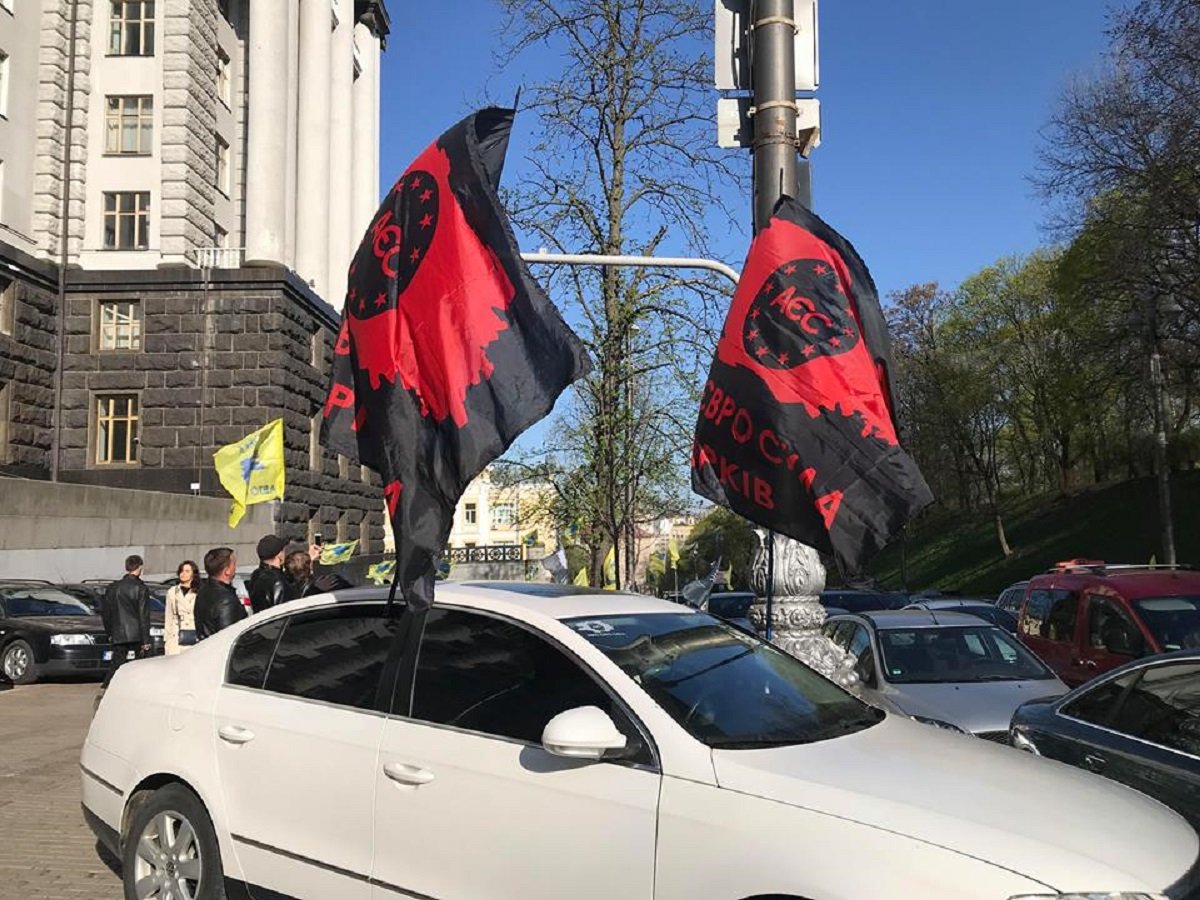 Акцию протеста организовала общественная организация «Авто-Евро-Сила» Акцию протеста организовала общественная организация «Авто-Евро-Сила»