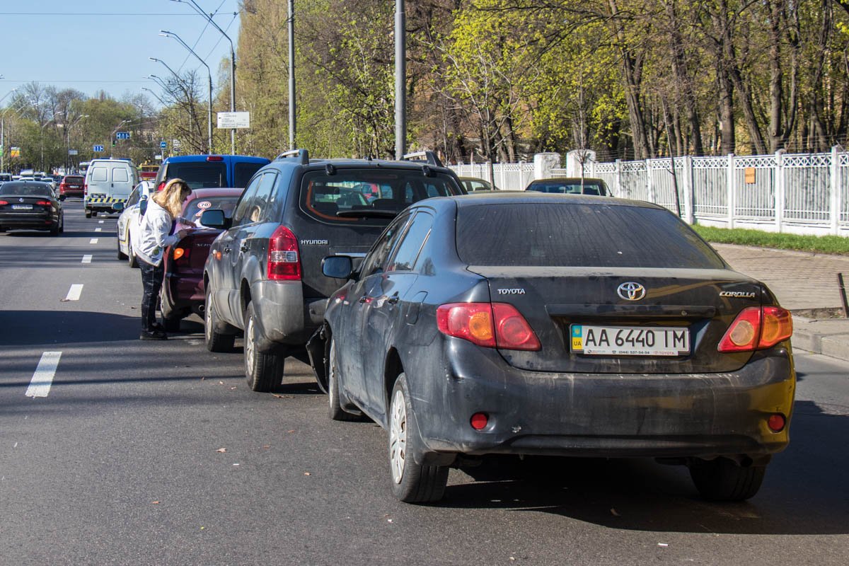 На Воздухофлотском проспекте столкнулись четыре автомобиля