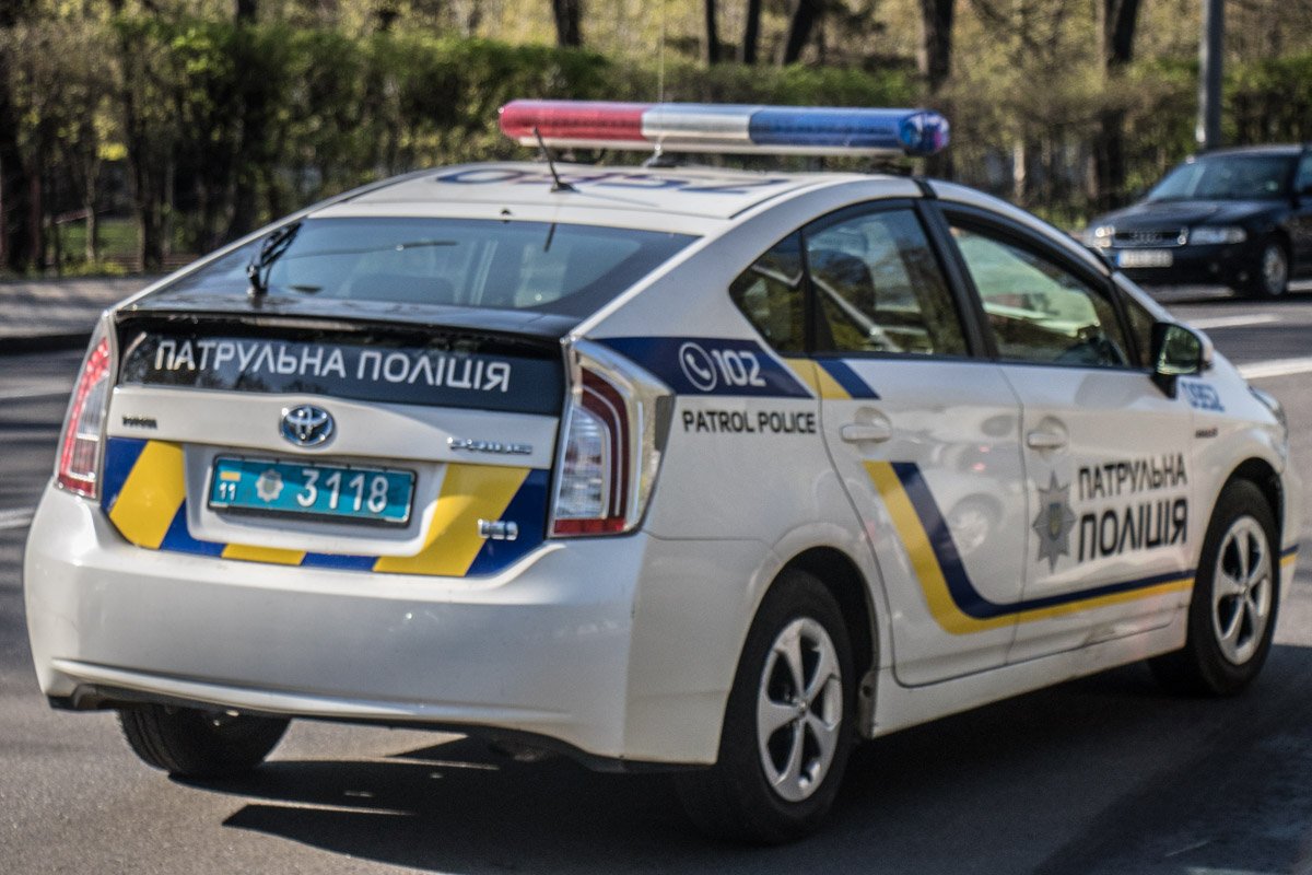 Обстоятельства случившегося выясняют патрульные 