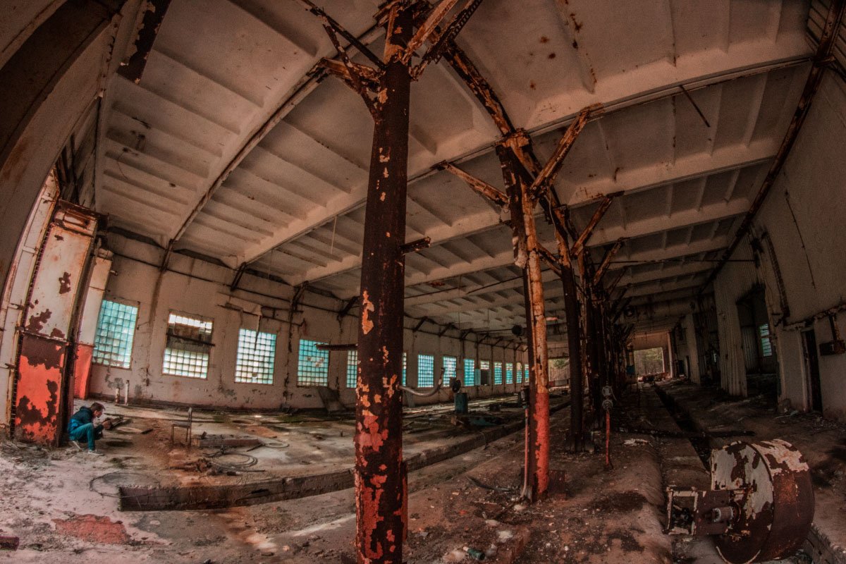 Автомобильный цех уже давно пустует