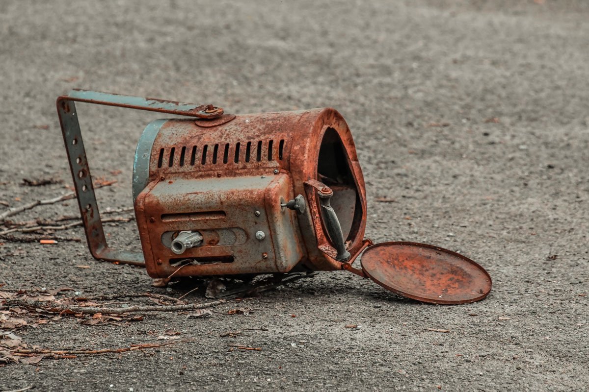 Теперь солнце - главный софит города, ставшего похожим на декорацию
