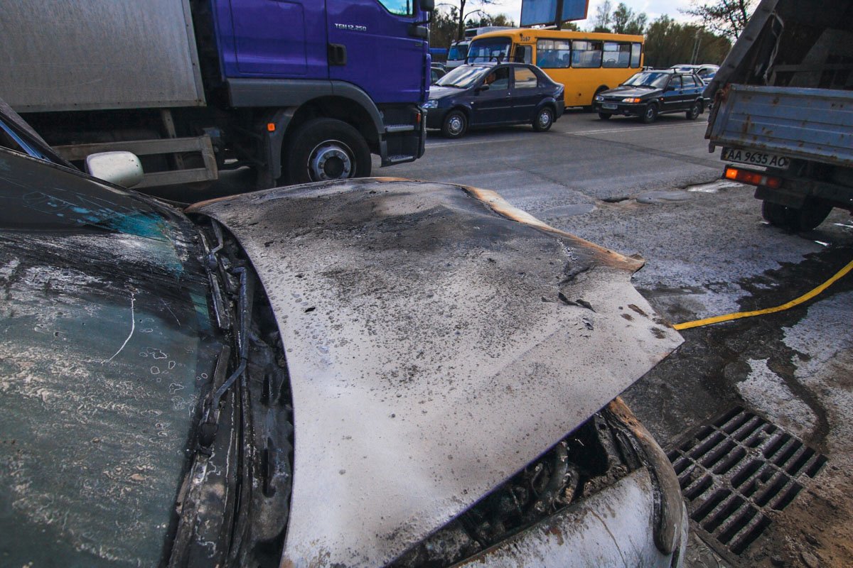 Машина загорелась около 14:15 Машина загорелась около 14:15