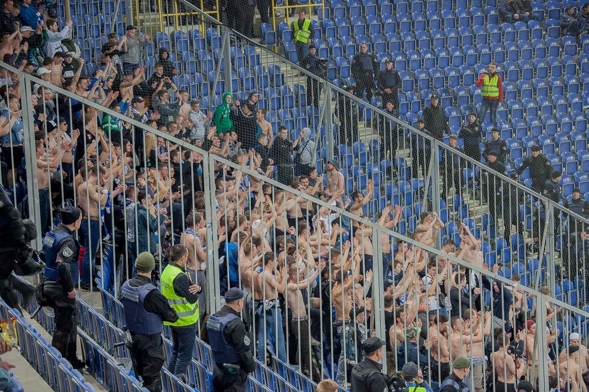 Фанаты "Динамо" бурно реагировали на действия любимой команды Фанаты "Динамо" бурно реагировали на действия любимой команды