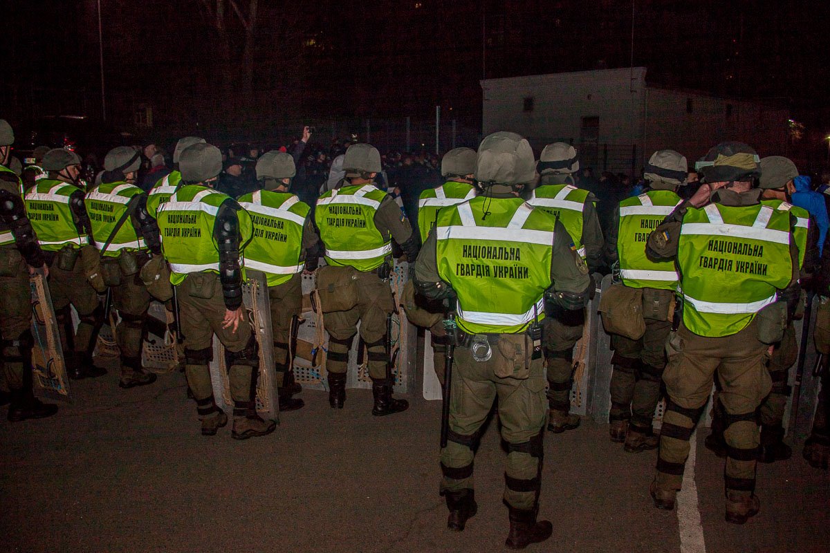 За порядком во время матча следили полицейские и нацгвардейцы За порядком во время матча следили полицейские и нацгвардейцы