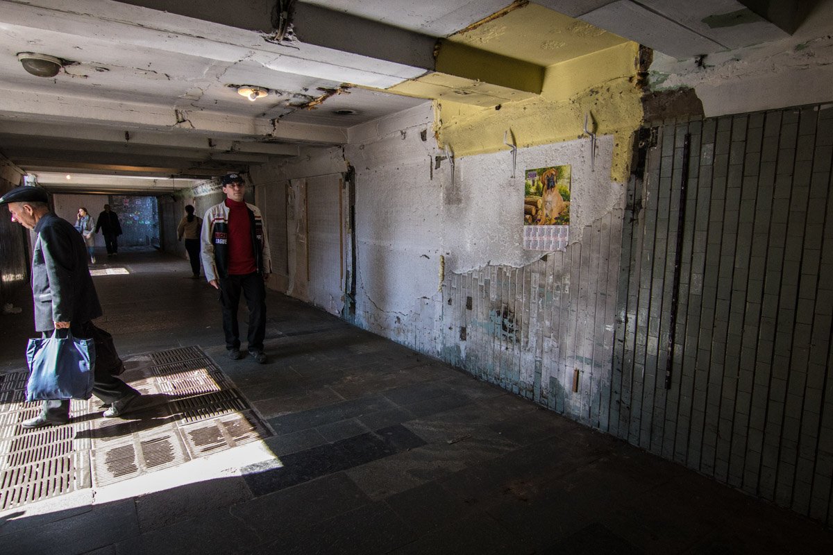 В переходе Черниговской демонтировали МАФы