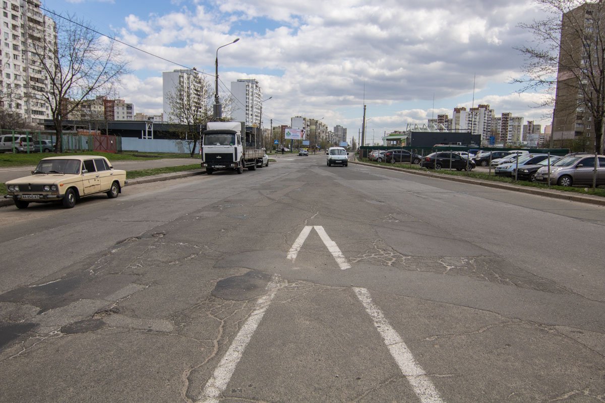 Невозможно сказать, что дорожное полотно недавно ремонтировали