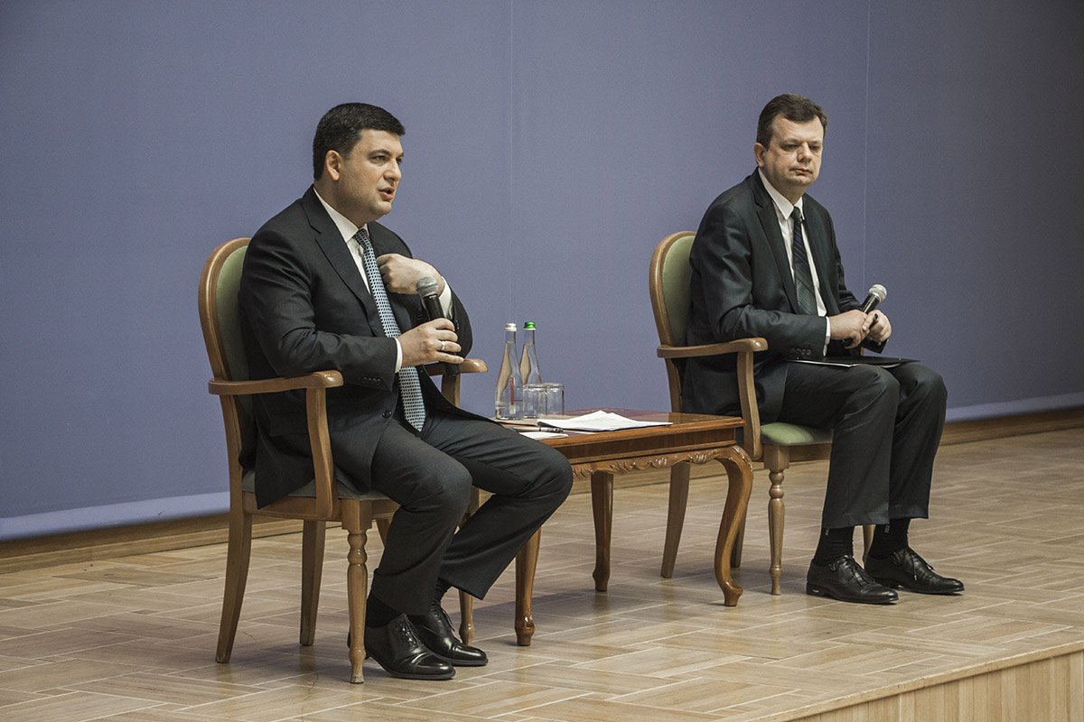 Владимир Гройсман пригрозил бронетранспортерами Владимир Гройсман пригрозил бронетранспортерами