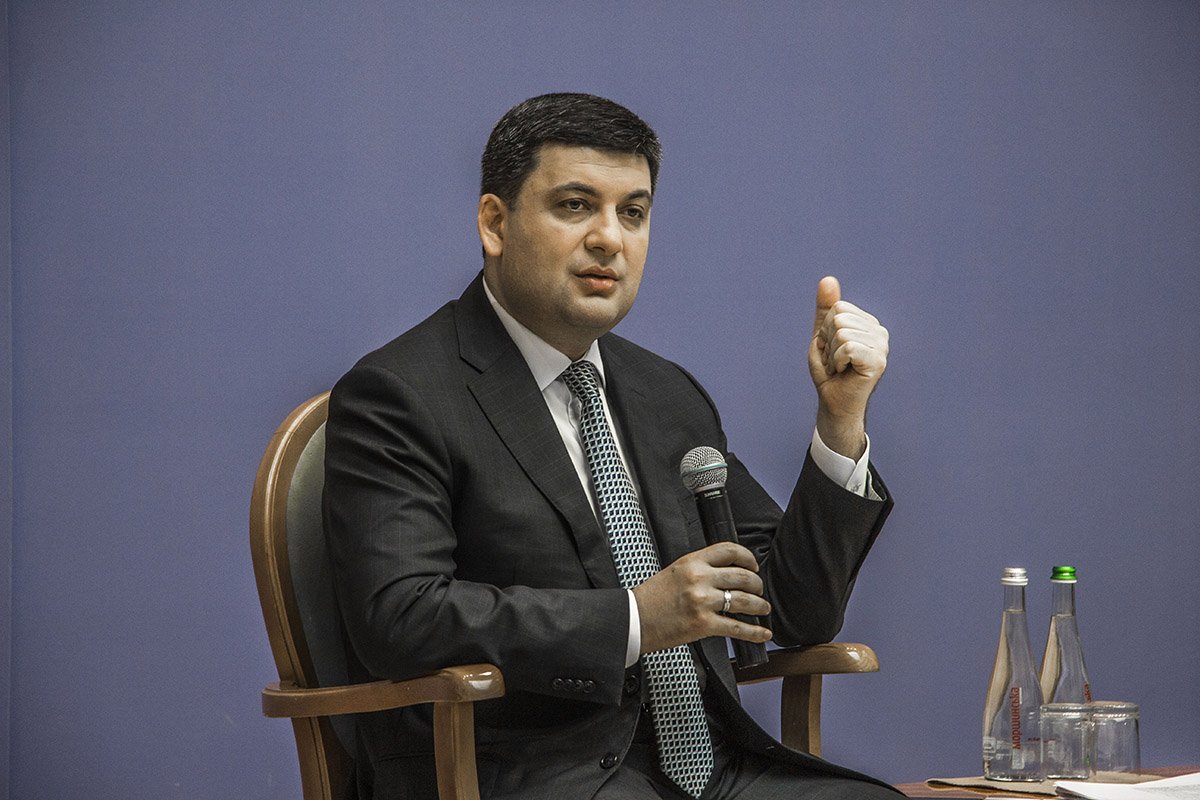 Гройсман заявил, что за халтуру на строительстве дорог Кабмин платить не будет Гройсман заявил, что за халтуру на строительстве дорог Кабмин платить не будет