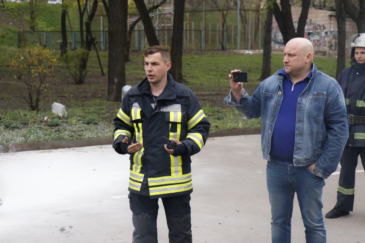 В четверг, 19 апреля, столичные спасатели провели противопожарные учения В четверг, 19 апреля, столичные спасатели провели противопожарные учения