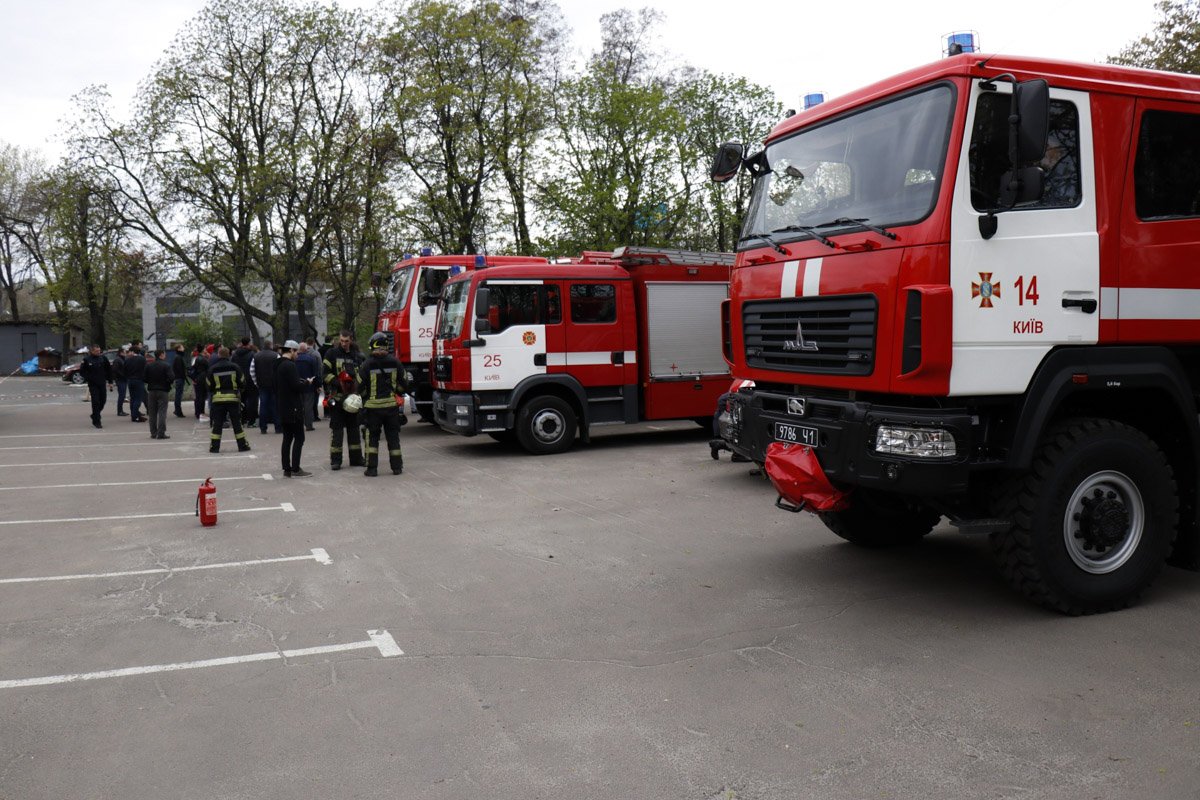 На учениях было задействовано 7 пожарных машин На учениях было задействовано 7 пожарных машин