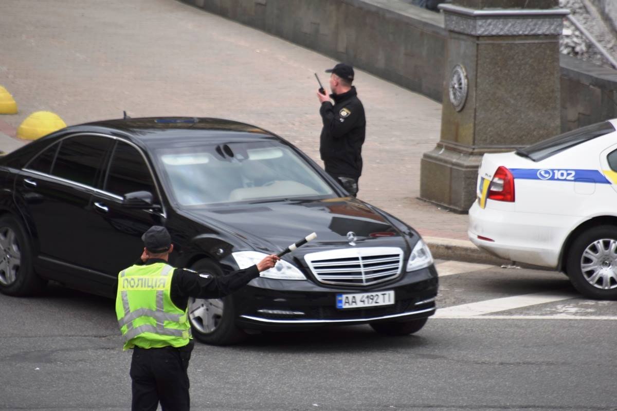 По Крещатику проезжал кортеж