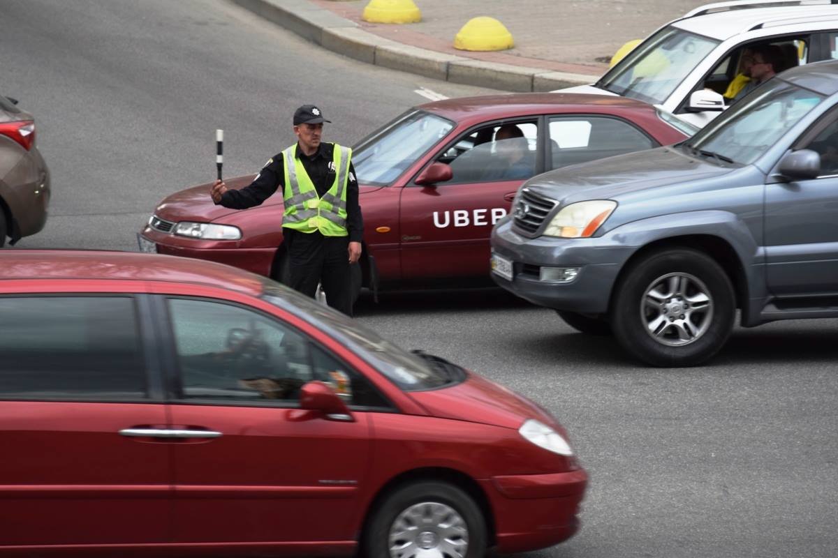 Старовер "патрульного движения" с жезлом