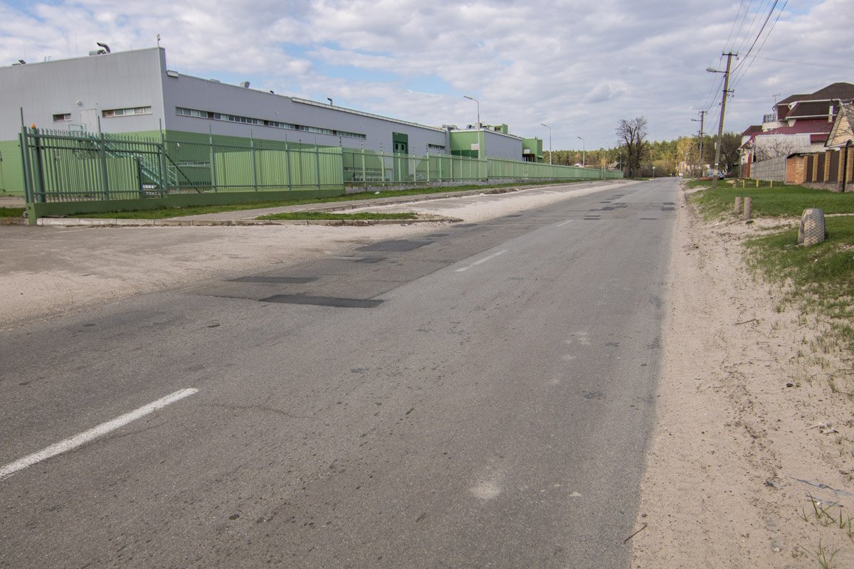 Ям нет, но латки явно видны