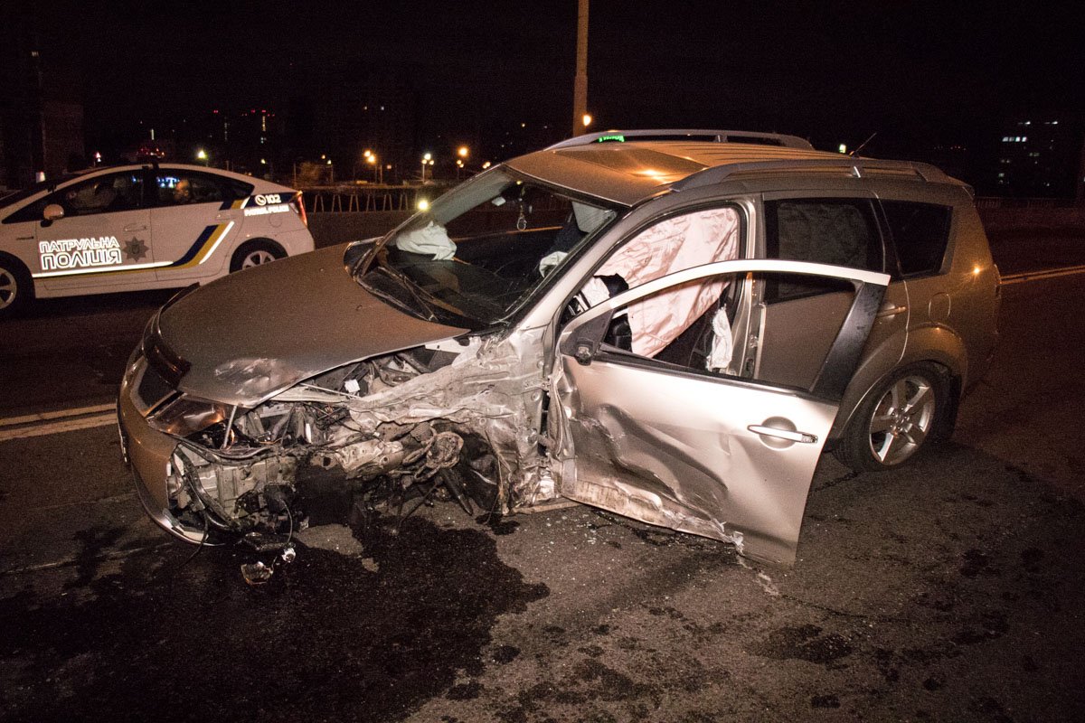 Mitsubishi выехал на встречную полосу