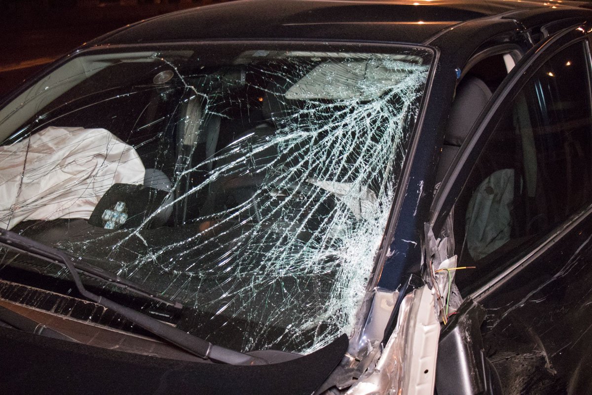 От удара оба автомобиля развернуло