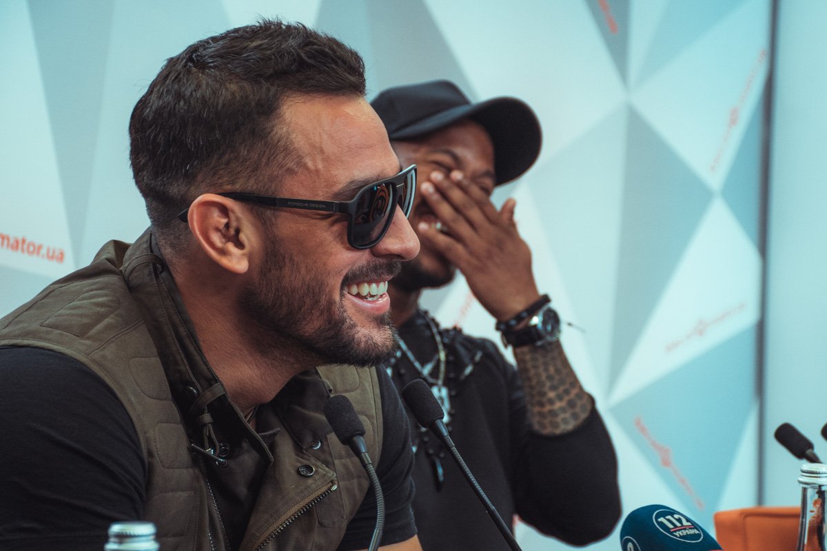 RICOMACHO поделились с нами  своим позитивным зарядом и спели вживую на открытии нашего медиа-центра