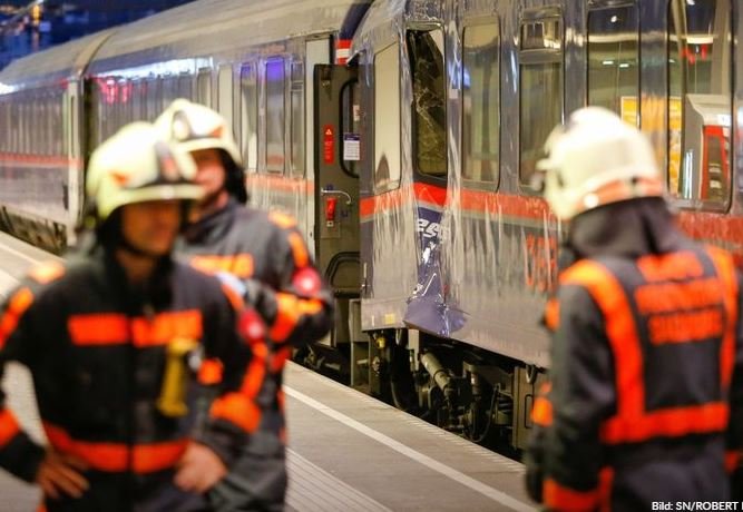 В Зальцбурге пострадали 54 человека из-за столкновения поездов В Зальцбурге пострадали 54 человека из-за столкновения поездов