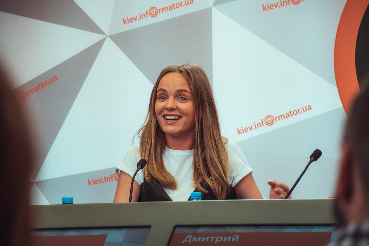 Настя Востокова рассказала, что внутри группы нет конкуренции 