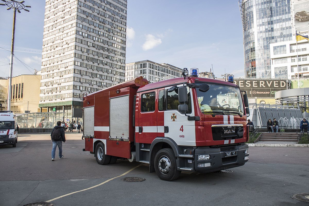 На месте также работали спасатели