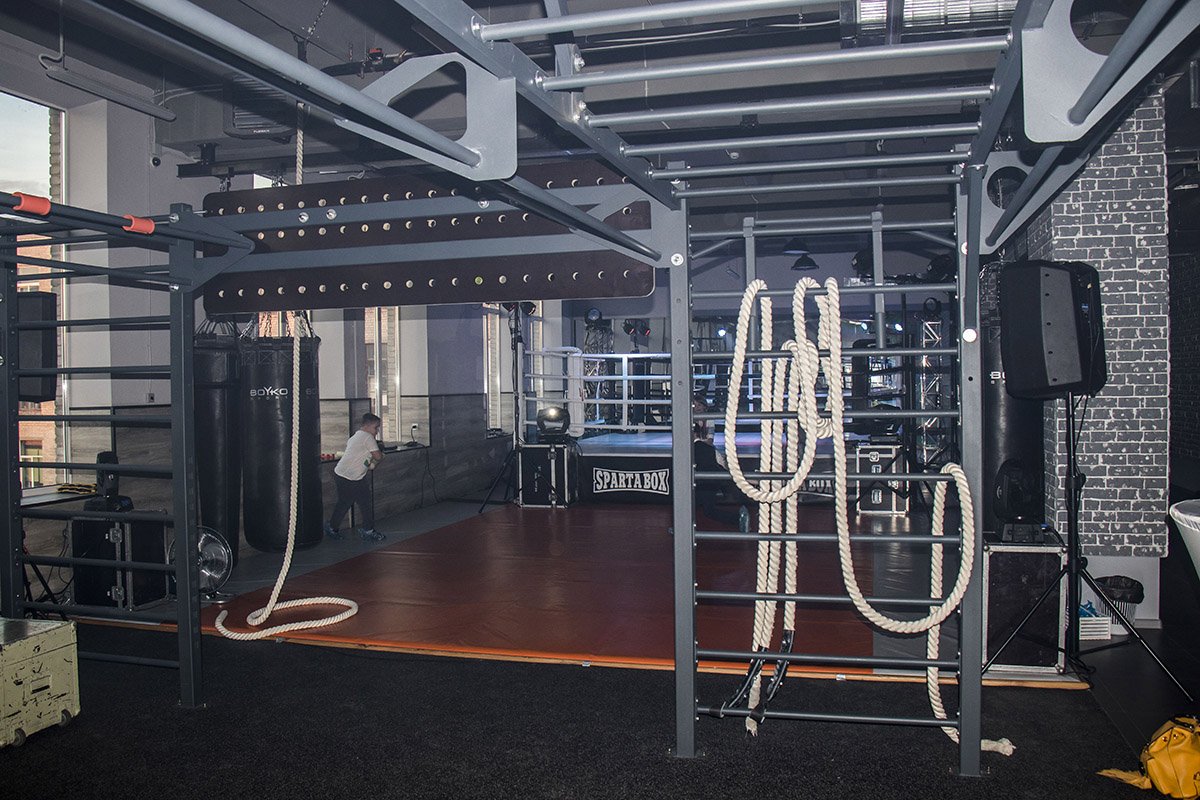 В клубе несколько разных залов В клубе несколько разных залов