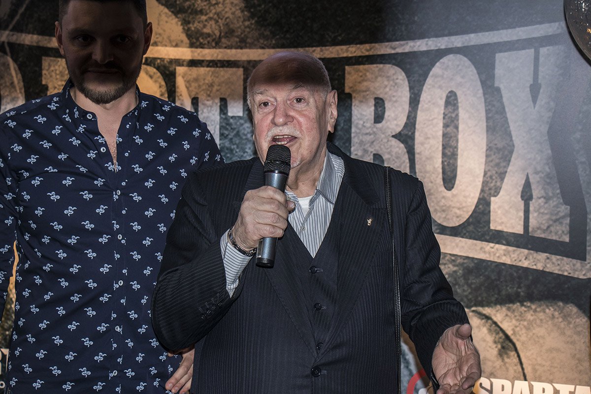 Президент Национальной лиги профибокса Украины Михаил Завьялов поздравил команду клуба с открытием Президент Национальной лиги профибокса Украины Михаил Завьялов поздравил команду клуба с открытием