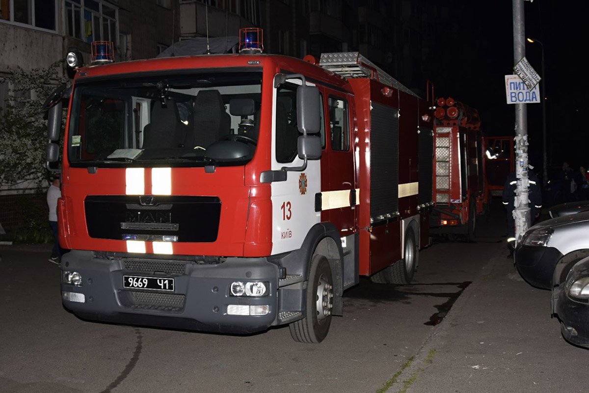 На месте работали две единицы пожарно-спасательной техники На месте работали две единицы пожарно-спасательной техники