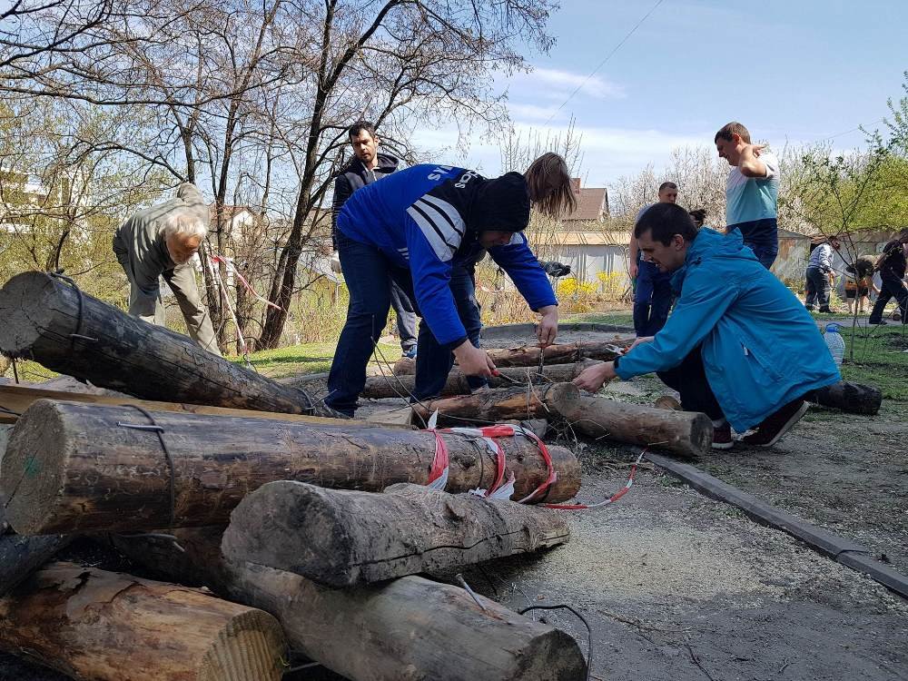 Со слов жителей улицы, забор установлен незаконно Со слов жителей улицы, забор установлен незаконно