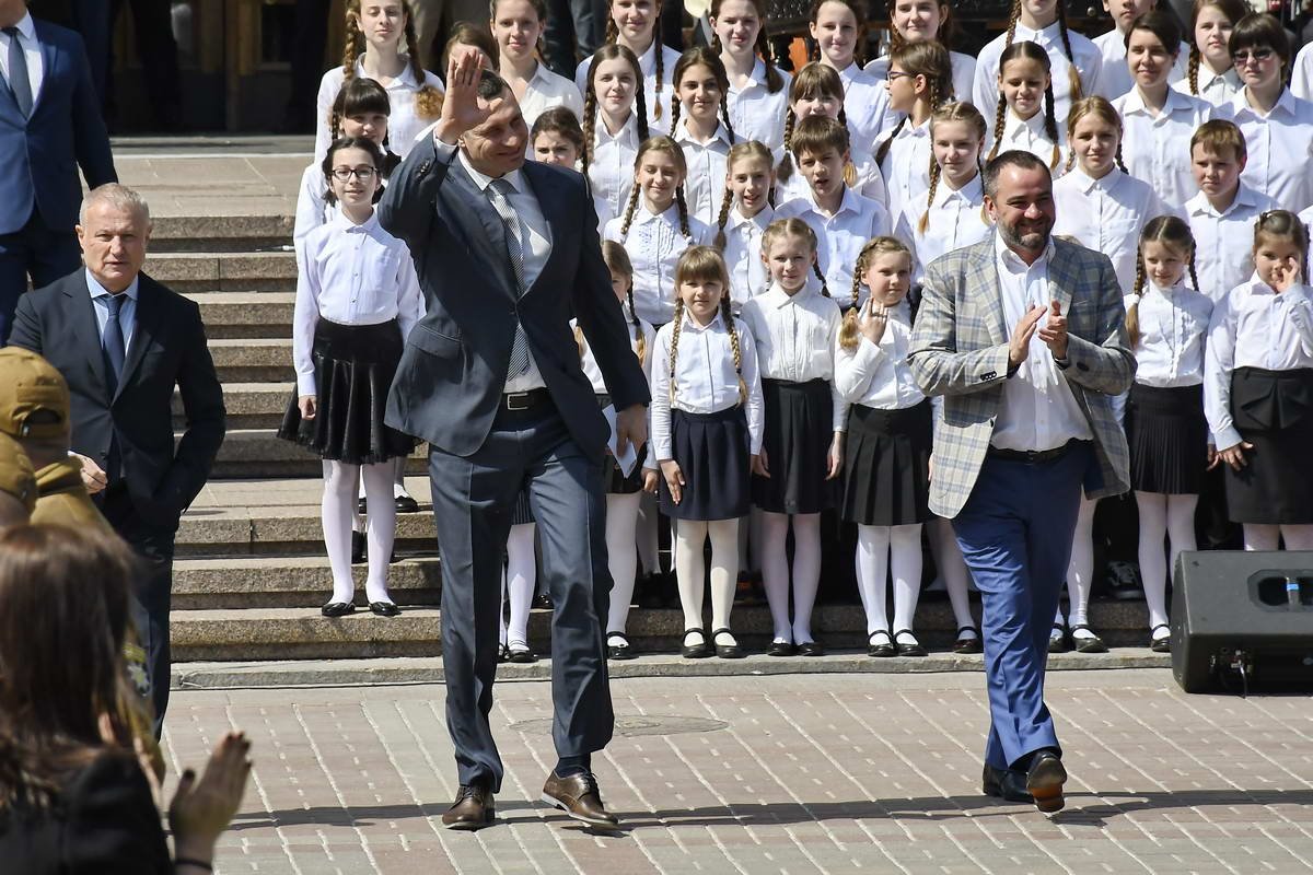 Молодые дарования пели гимн Лиги Чемпионов 