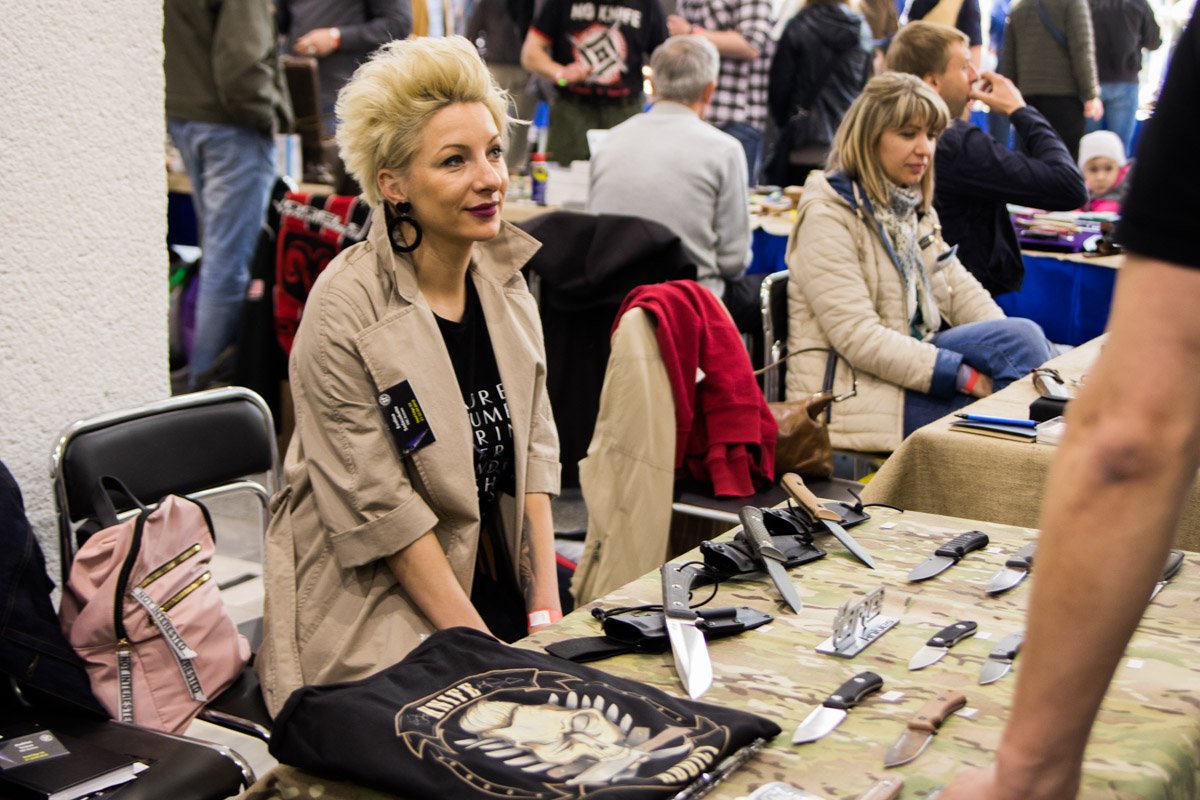 На выставке представили разнообразные ножи и клинки На выставке представили разнообразные ножи и клинки