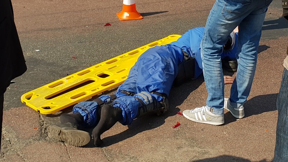 Предварительно, у доставщика пиццы травмы грудной клетки и позвоночника Предварительно, у доставщика пиццы травмы грудной клетки и позвоночника