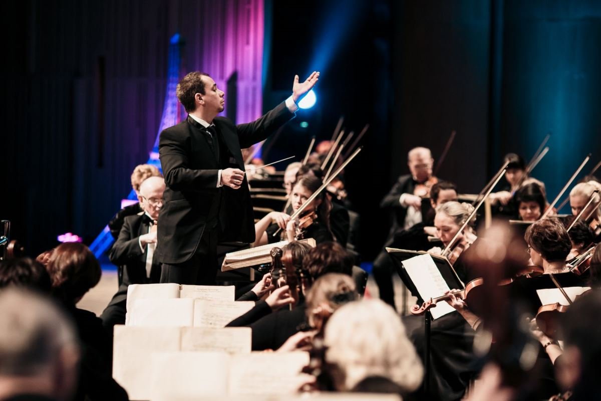 Музыкальные шедевры из знаменитых фильмов звучат в исполнении ярких коллективов Музыкальные шедевры из знаменитых фильмов звучат в исполнении ярких коллективов