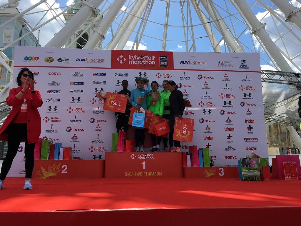 Финалистки среди женщин на 21,0975 км Финалистки среди женщин на 21,0975 км