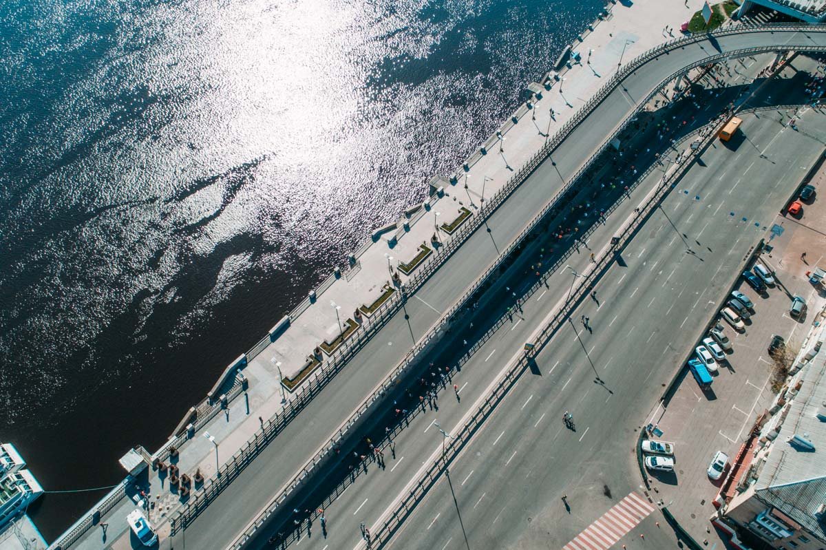 Тысячи бегунов вдохновляли окружающих своим стремлением к победе