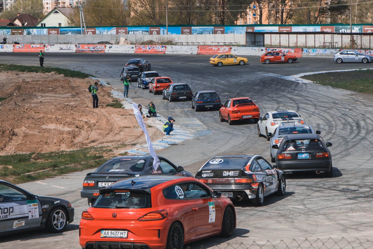 Все классы участников выехали на показательный круг Все классы участников выехали на показательный круг