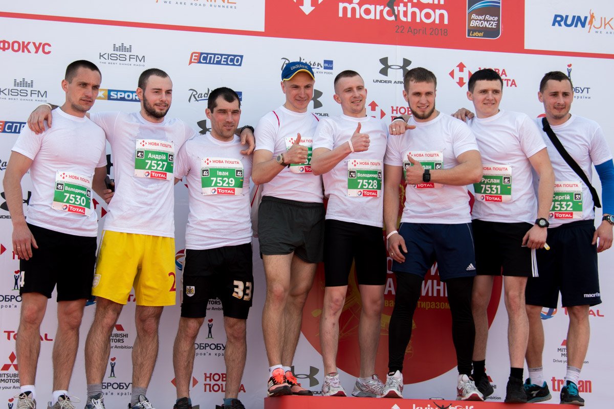 Мальчики в белых футболках покоряли дистанции