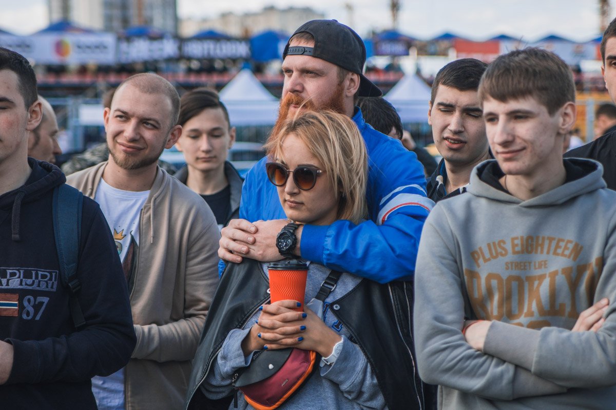 Зрители с удовольствием смотрели шоу Зрители с удовольствием смотрели шоу