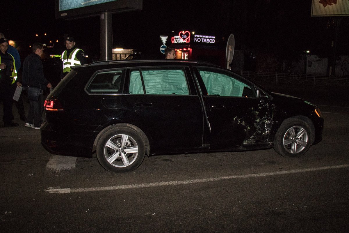 От удара Nexia влетел в отбойник От удара Nexia влетел в отбойник