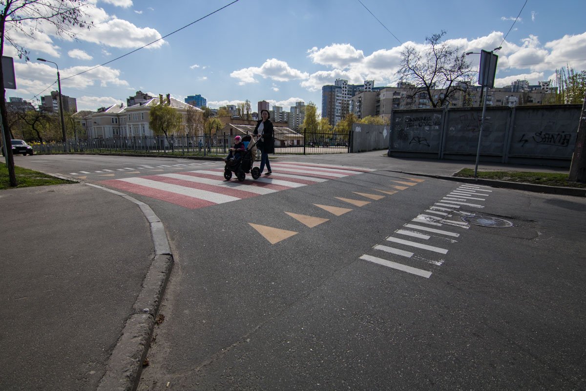 И дорога хорошая, и разметка красивая И дорога хорошая, и разметка красивая