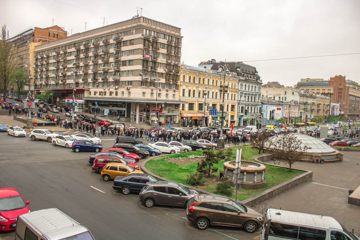 Возглавили колонну вдовы ликвидаторов