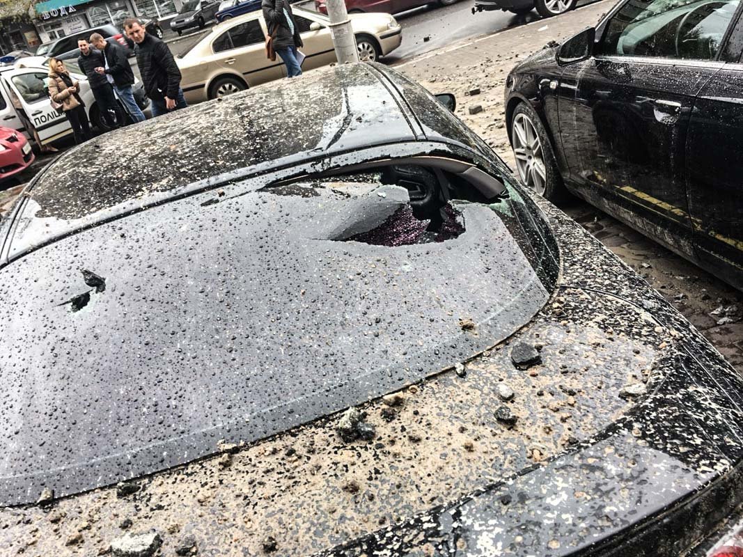 А машин разбиты стекла А машин разбиты стекла