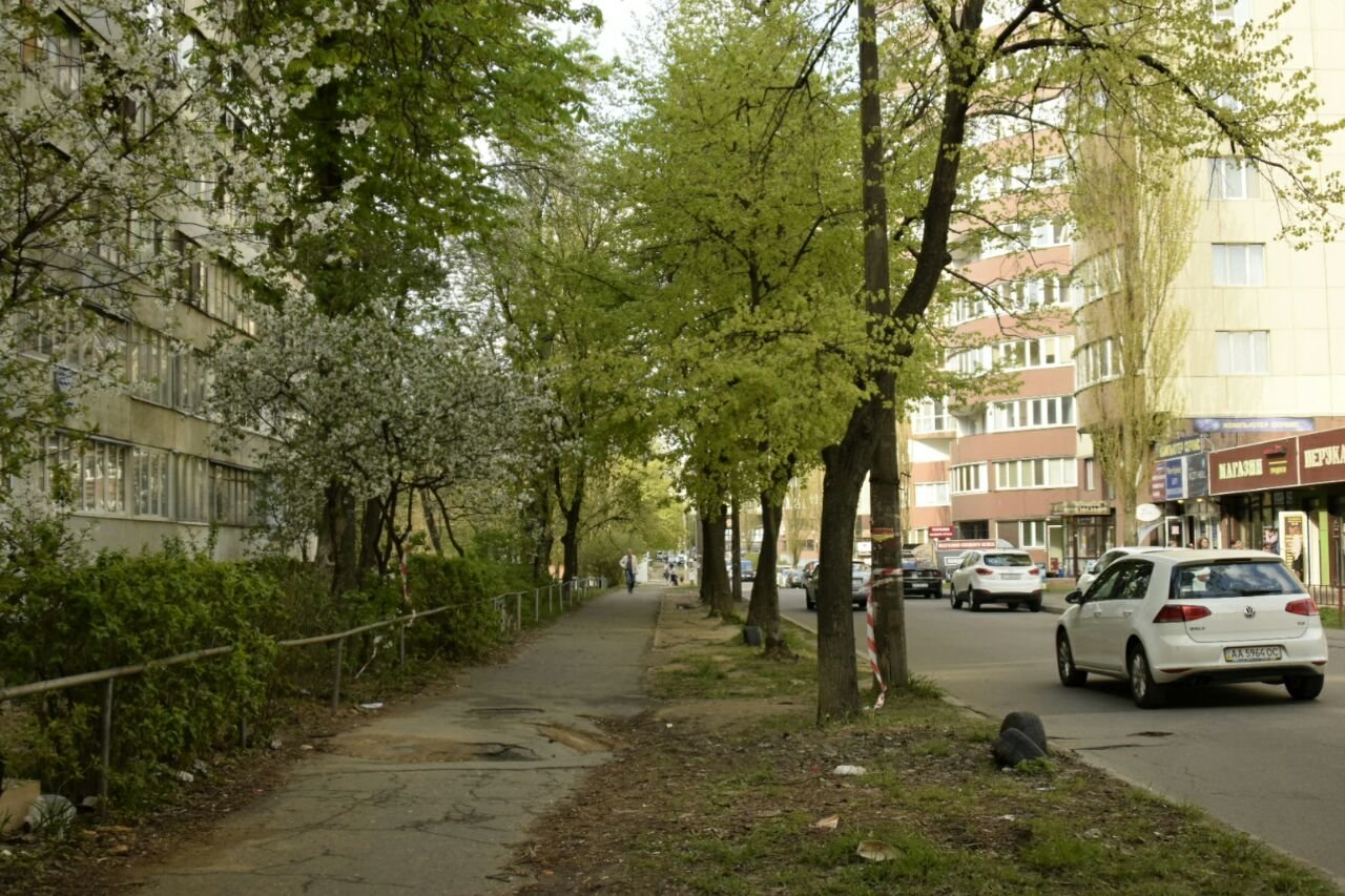 На бульваре Кольцова 67-летняя женщина хотела выброситься с 9 этажа