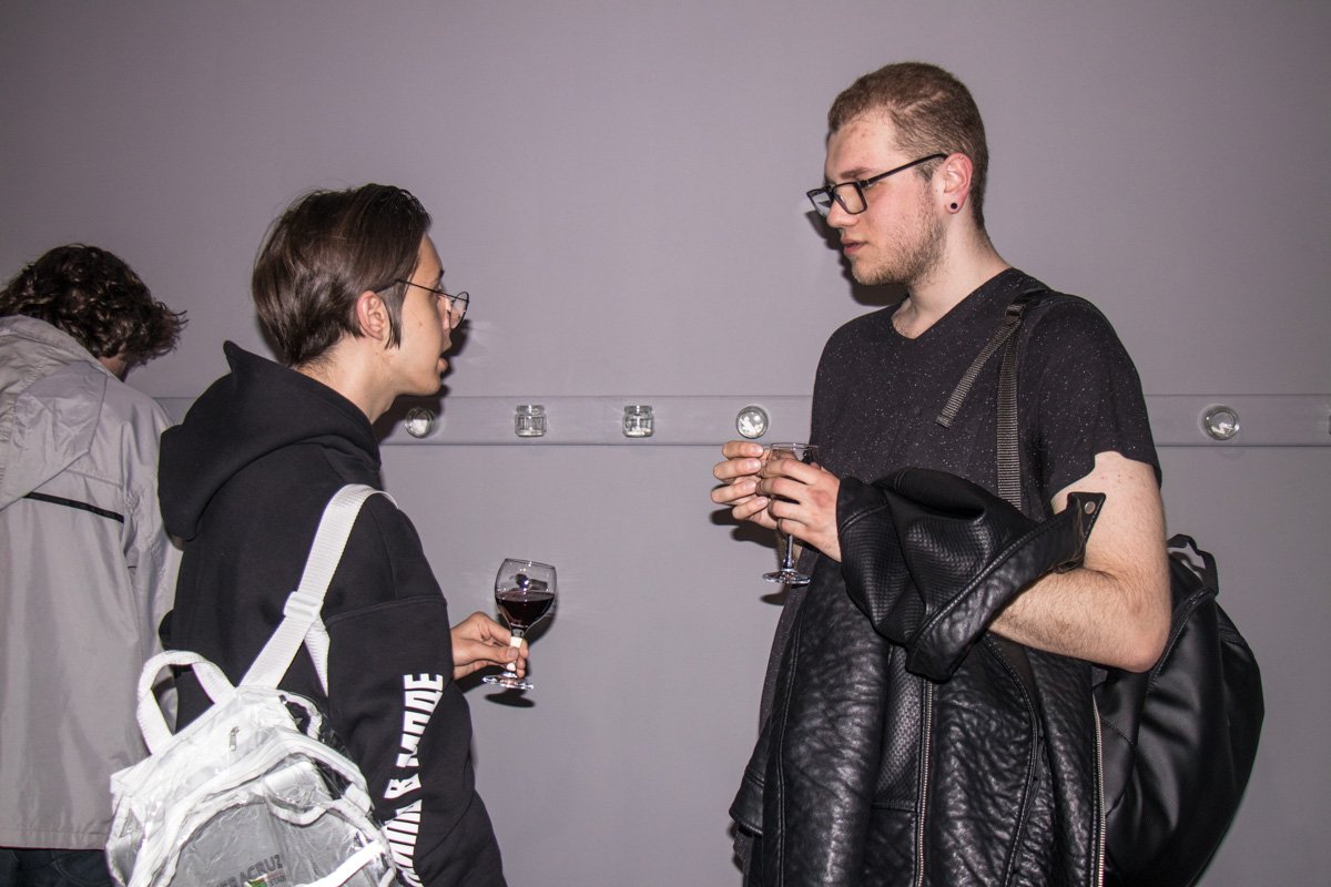 Атмосфера на выставке царила свободная, творческая и спокойная 