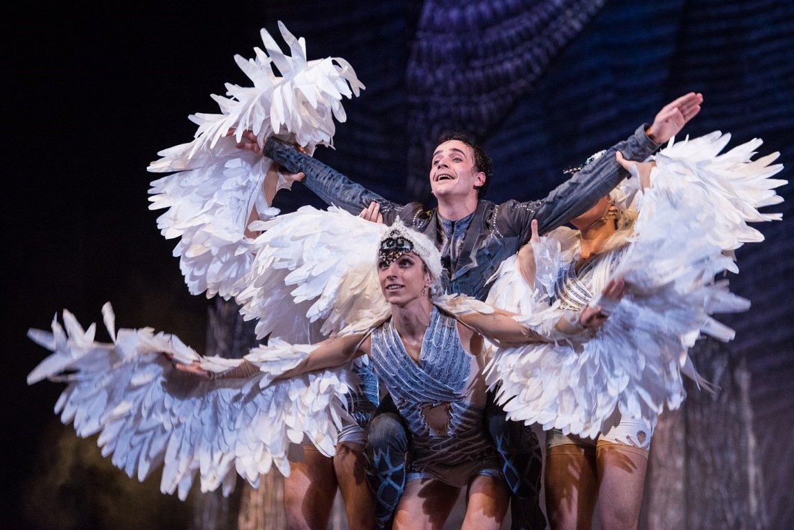 Постановка в стиле «современной классики»