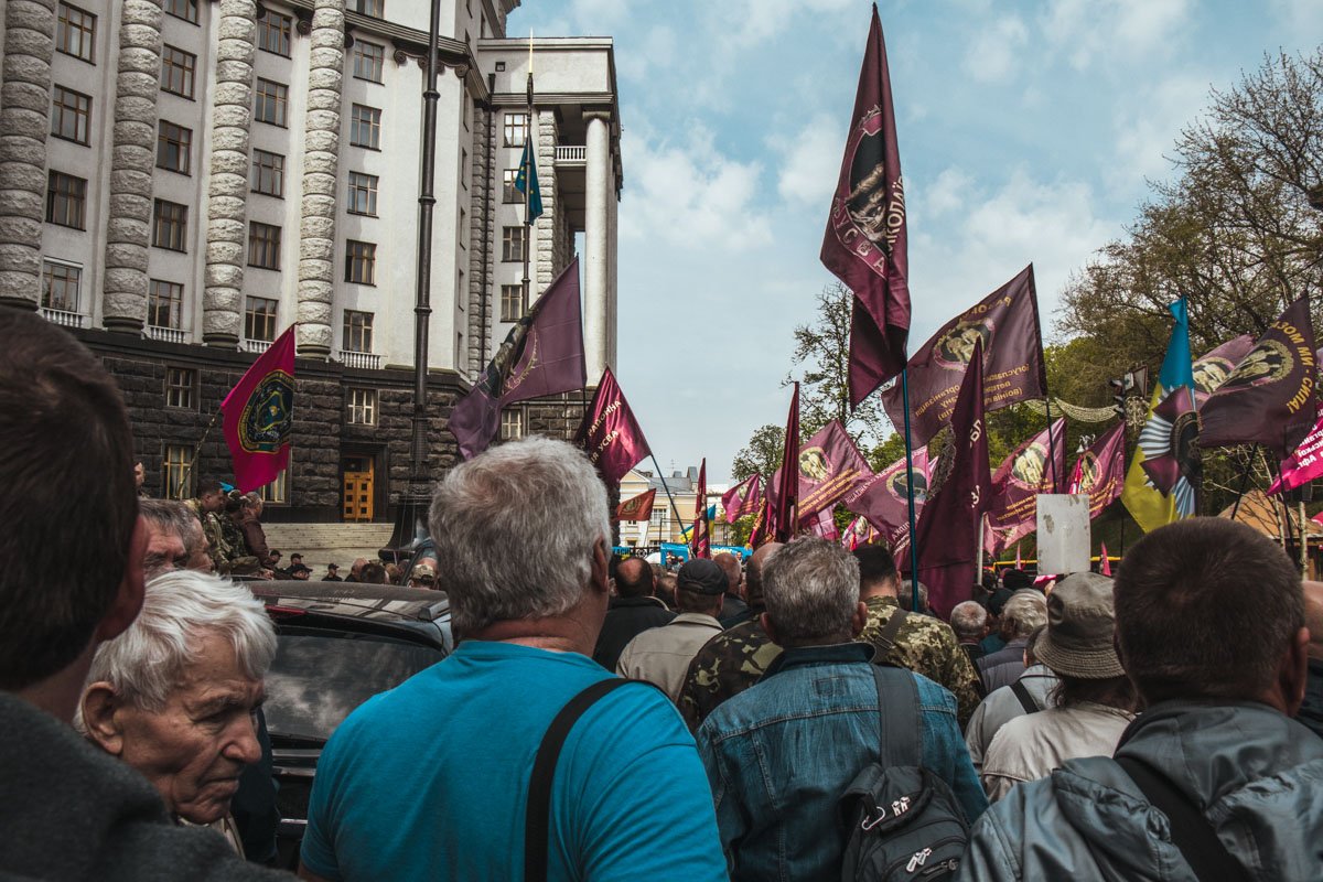 Ветераны войны в Афганистане, ликвидаторы катастрофы на Чернобыльской АЭС собрались на митинг под стенами Кабмина Ветераны войны в Афганистане, ликвидаторы катастрофы на Чернобыльской АЭС собрались на митинг под стенами Кабмина
