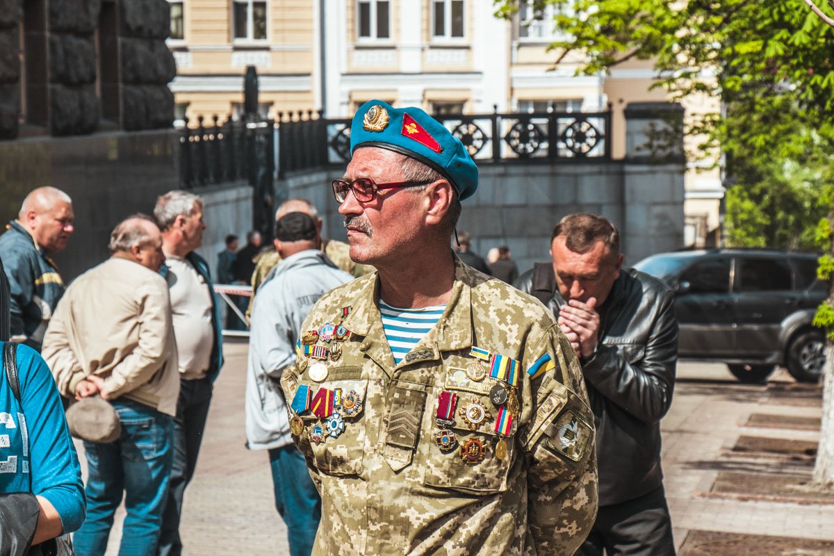 митингующие требовали организовать встречу Президента Петра Порошенко с членами Союза ветеранов Афганистана митингующие требовали организовать встречу Президента Петра Порошенко с членами Союза ветеранов Афганистана
