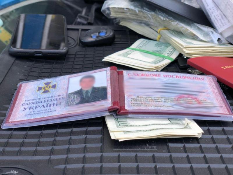 НАБУ задержало сотрудника СБУ в Киеве за взятки