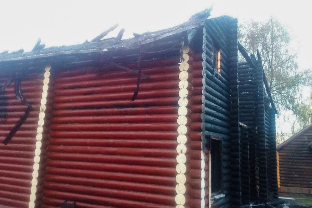 Пожар случился примерно в 17:00 Пожар случился примерно в 17:00