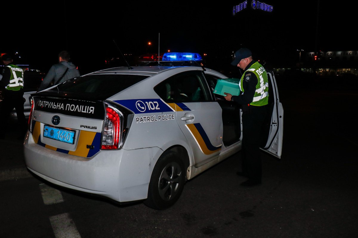 Полиция собирается проверить водителя Opel на драгере Полиция собирается проверить водителя Opel на драгере