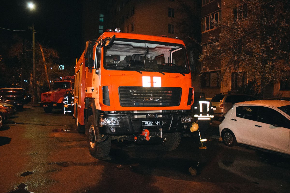 На месте работали сотрудники 18-й пожарно-спасательной части Киева
